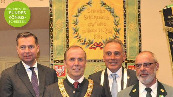  Foto: DSZ / Der Titel zeigt v.l. Stephan Mayer (parl. Staatssekretär BMI), Hans-Heinrich von Schönfels (DSB-Präsident), Peter Gaffert (OB Wernigerode) und Eduard Korzenek (Präsident LV Sachsen-Anhalt). 