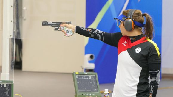  Foto: DSB / Monika Karsch hat für den DSB einen Quotenplatz mit der Sportpistole gewonnen und will sich intern für Tokio qualifizieren. 