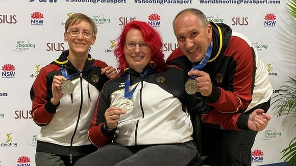 Foto: DSB / Natascha Hiltrop, Elke Seeliger und Bernhard Fenn gewannen Silber und Bronze im Team. 