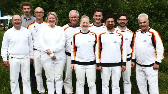  Foto: Hans Schreck / Die Sieger der WM-Qualifikation Feldarmbrust vom vergangenen Wochenende in Hausen. 