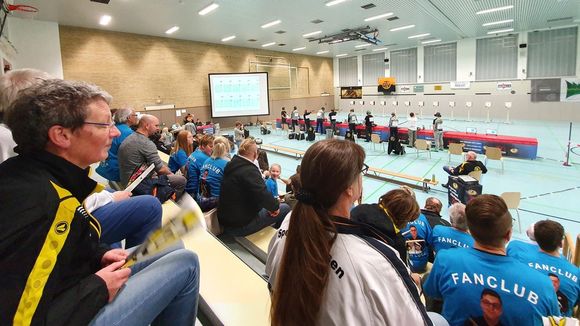  Foto: GTV Bremerhaven-Seestadtteufel / Volles Haus in Bremerhaven beim Gastspiel der beiden Nord-Spitzenklubs Braunschweig und Kriftel. 