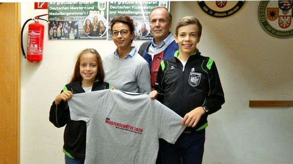  Foto: von Schönfels: Die komplette Familie von Schönfels unterstützt den Online-Fernwettkampf Meisterschütze 2020 #DuUndDeinVerein 
