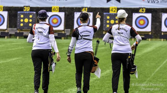  Foto: Eckhard Frerichs / Michelle Kroppen zeigt es an: In Zukunft können Deutschlands beste Bogenschützen auch in der Halle auf 70 Meter schießen. 