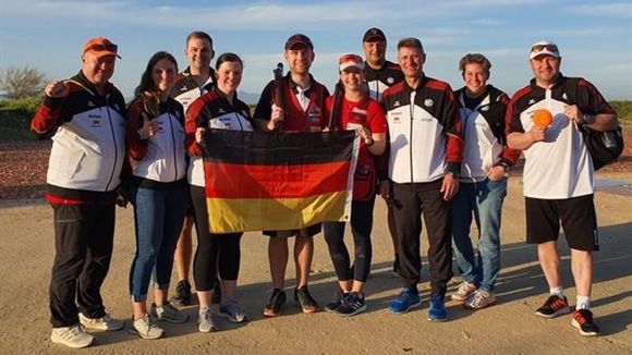  Foto: ISSF / Schon nach zwei von drei Entscheidungen gibt es strahlende Gesichter im deutschen Skeet-Team. 