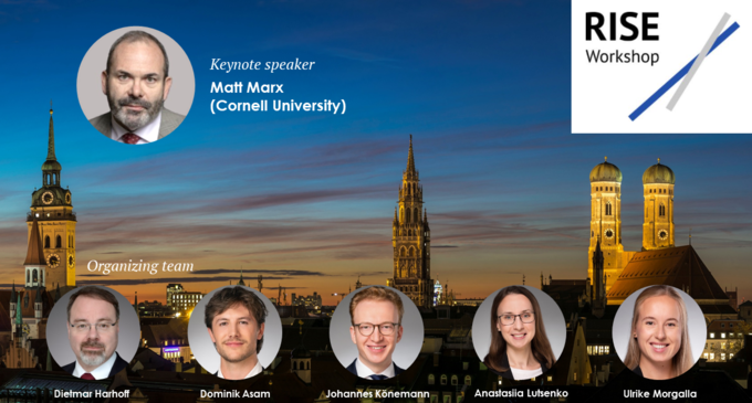 Porträtfotos von sieben Personen mit Namen und Rollen, darunter Keynote Speaker Matt Marx von der Cornell University, vor einer Abendaufnahme der Münchner Frauenkirche und des Alten Rathausturms.