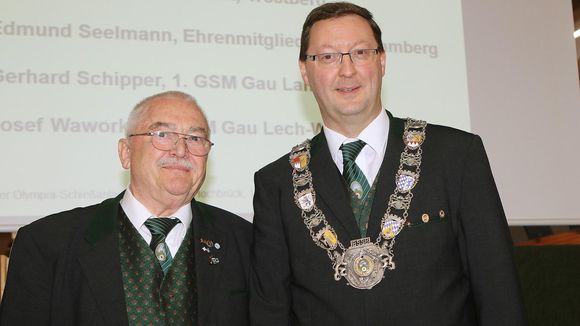  Foto: BSSB / Der alte und der neue 1. Landesschützenmeister des BSSB: Wolfgang Kink und Christian Kühn. 