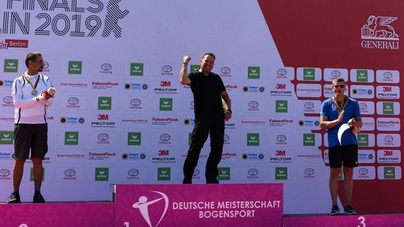  Foto: DSB / Überglücklich! Alexander Jagusch holte sich erstmals den DM-Titel in der Master-Klasse. 
