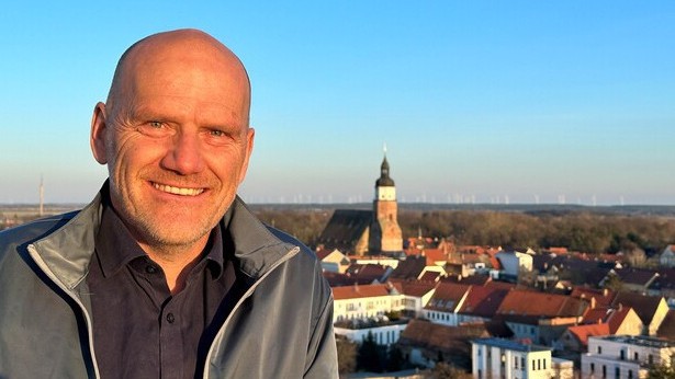 "Wir haben hier schon immer vom Grund und Boden gelebt", sagt Karsten Eule-Prütz. Jetzt will Herzbergs Bürgermeister eine Bürgerenergie-Genossenschaft gründen. Auftakt ist am Mittwoch. Foto: privat