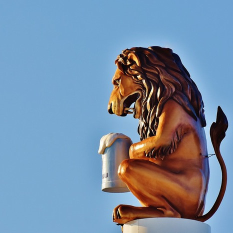 Löwenbräu-Figur auf dem Oktoberfest (pixabay)