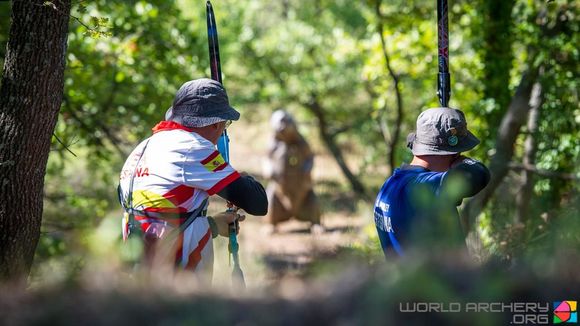  Foto: World Archery / In der Natur auf Ringe-Jagd - das ist 3D-Bogenschießen. 